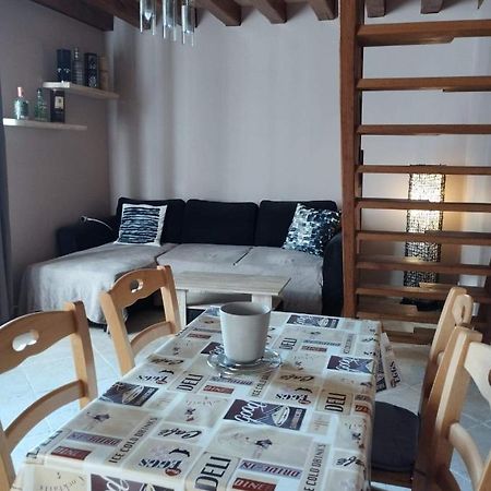 Appartement Charmante petite maison de bourg à Autry-le-Chatel Extérieur photo