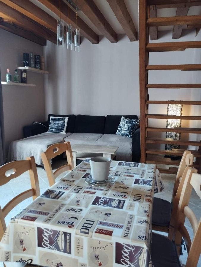 Appartement Charmante petite maison de bourg à Autry-le-Chatel Extérieur photo