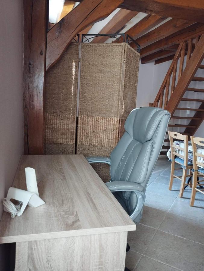 Appartement Charmante petite maison de bourg à Autry-le-Chatel Extérieur photo